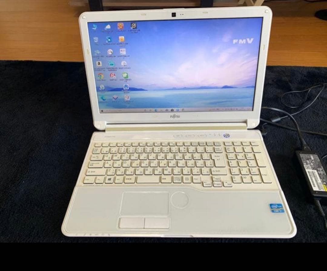 Fujitsu ノートPC ホワイト DVDドライブ付き