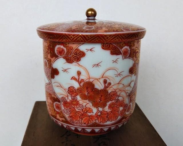 初代 橋田与三郎 赤絵金彩富士飛鶴松図茶碗　蓋付　佐野赤絵