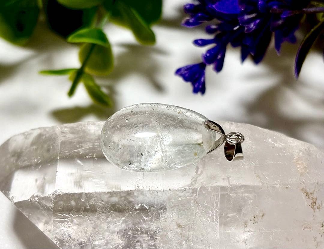 究極品質　輝く未来を象徴する守護石　虹煌めく幻のロシアンパールブルートパーズPT