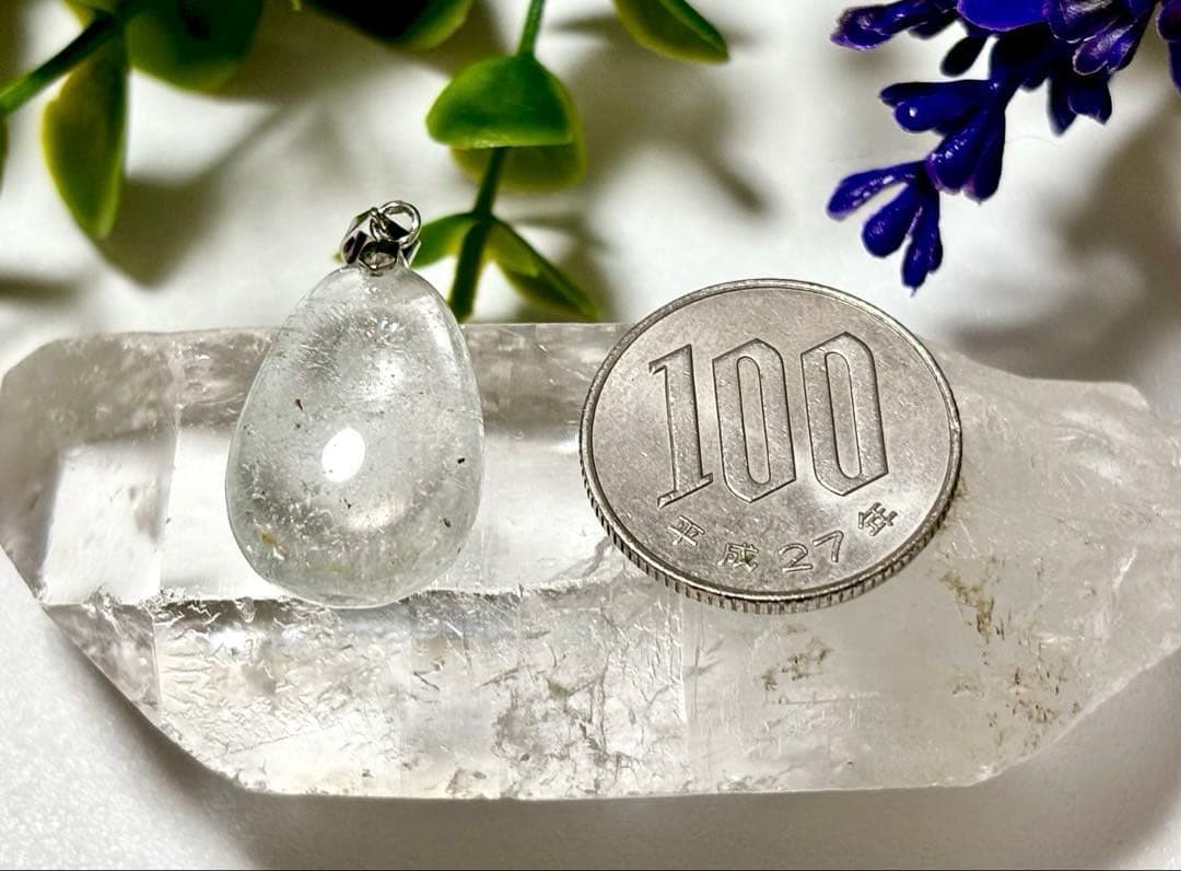 究極品質　輝く未来を象徴する守護石　虹煌めく幻のロシアンパールブルートパーズPT