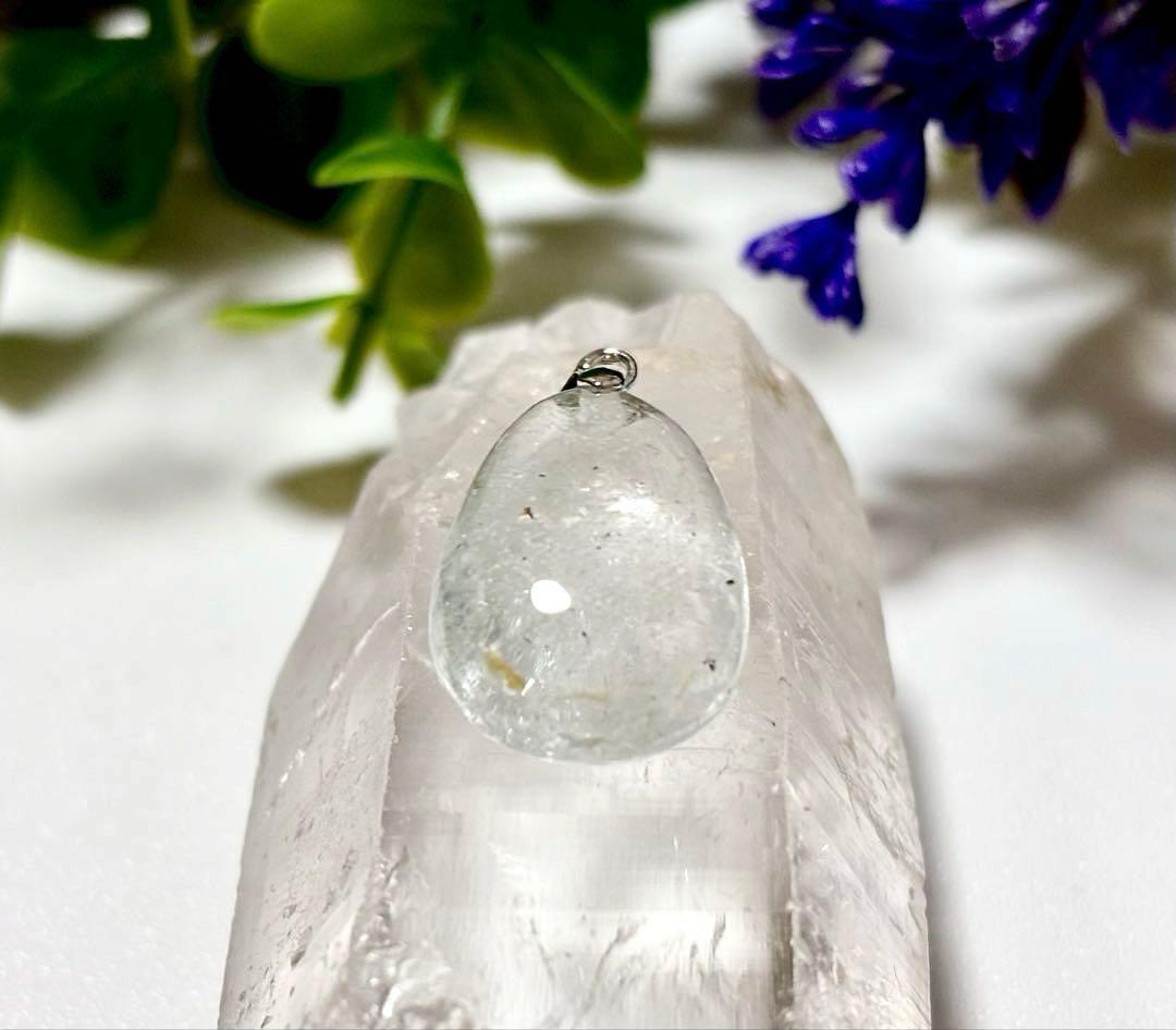 究極品質　輝く未来を象徴する守護石　虹煌めく幻のロシアンパールブルートパーズPT