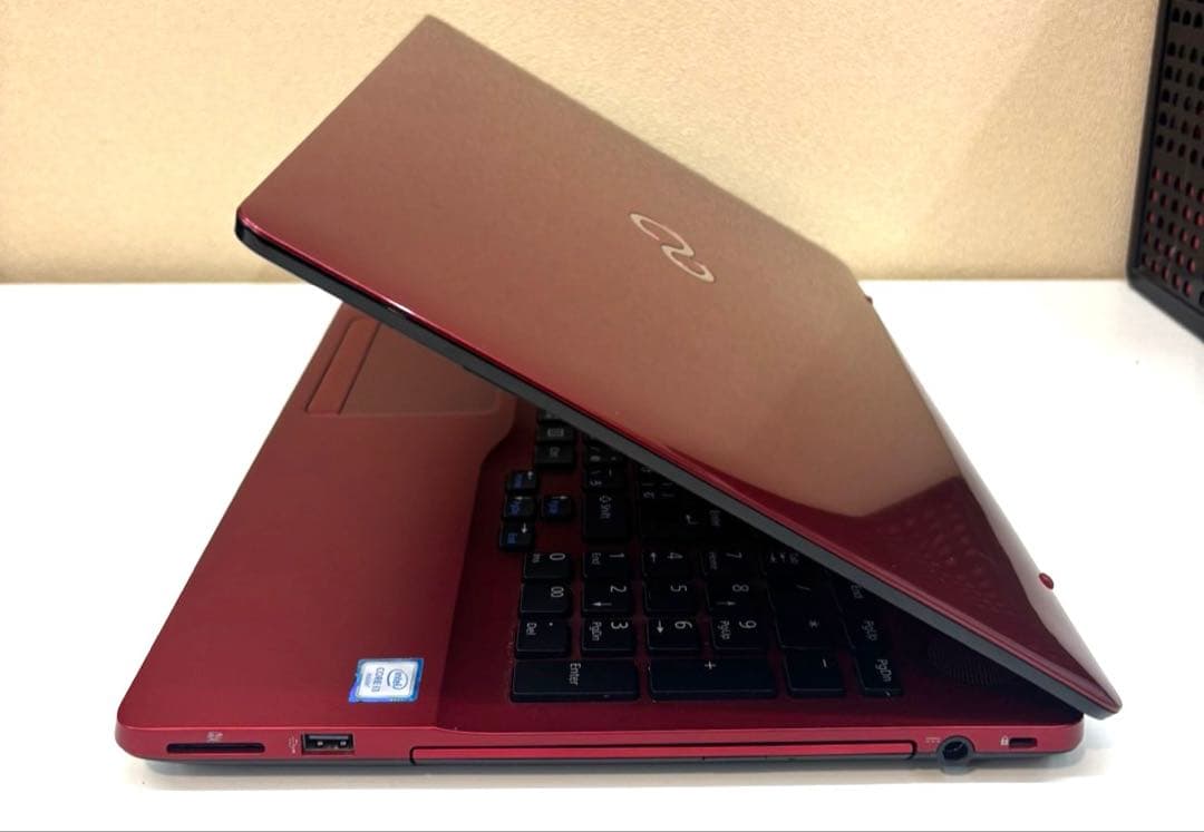 536美品✨人気のレッド✨FUJITSU Corei3 高速SSD Win11