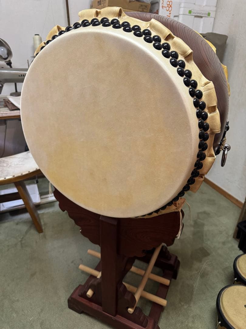 【和太鼓】美！1尺5寸長胴宮太鼓(鼓面径45ｃｍ）本赤欅材■奉納用台付き☆値下げ