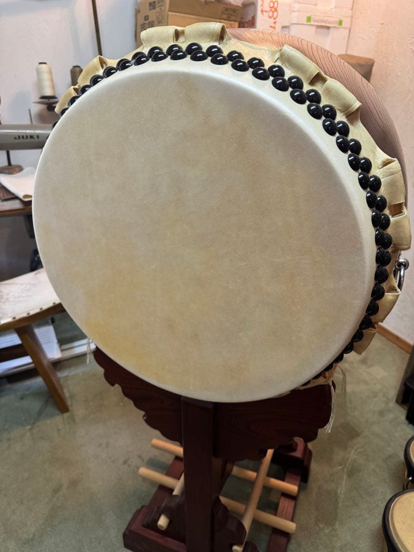 【和太鼓】美！1尺5寸長胴宮太鼓(鼓面径45ｃｍ）本赤欅材■奉納用台付き☆値下げ