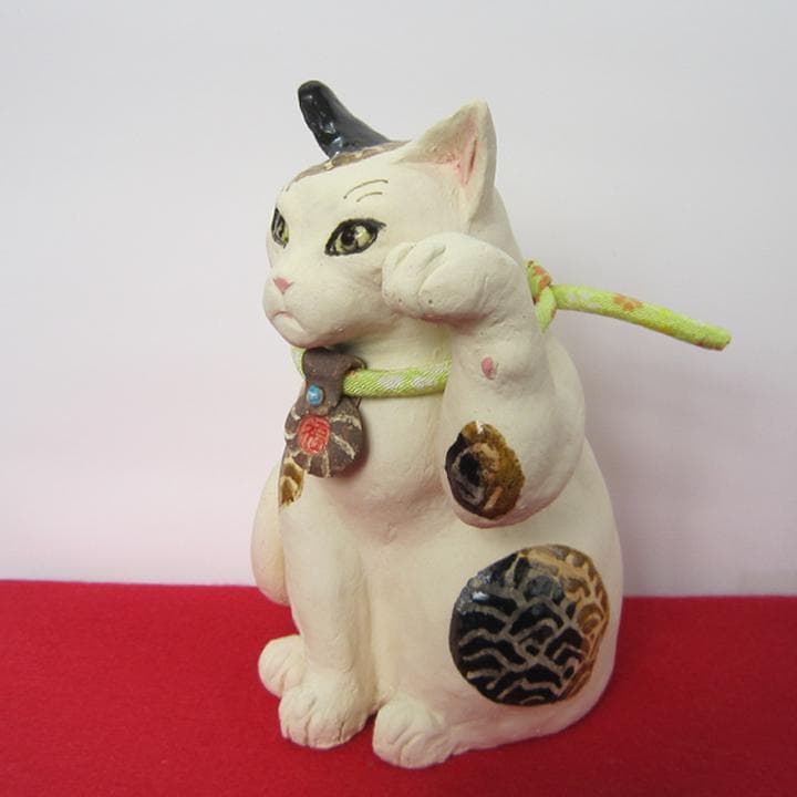 招き猫　置物　作家　新品　三毛猫　青海波模様　陶器