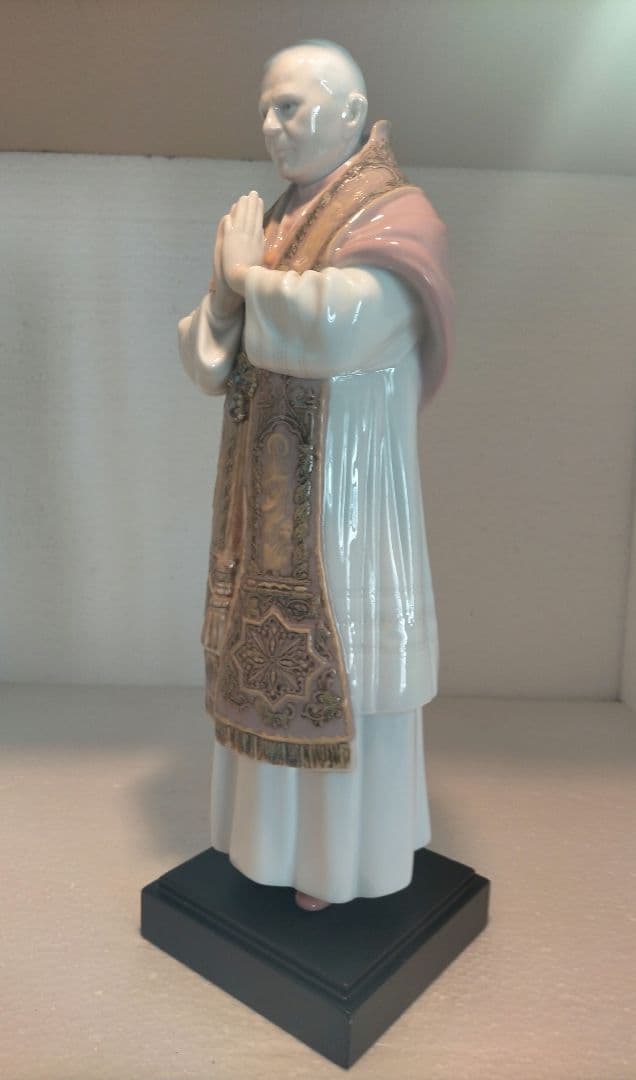 リヤドロ　lladro 教皇　ベネディクト16世