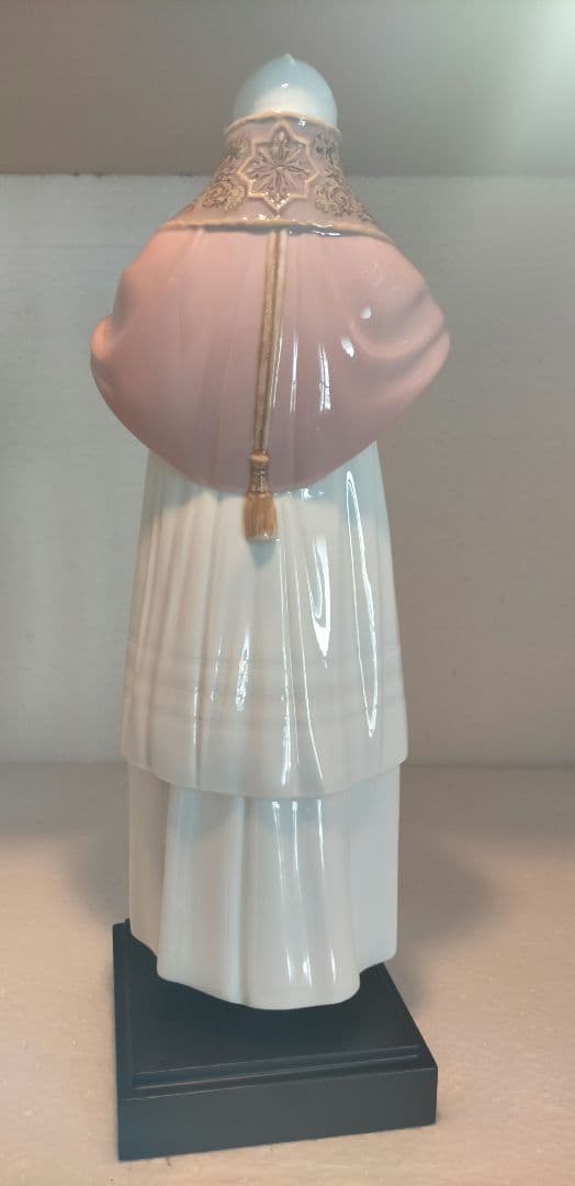 リヤドロ　lladro 教皇　ベネディクト16世