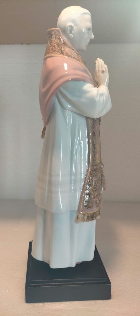 リヤドロ　lladro 教皇　ベネディクト16世