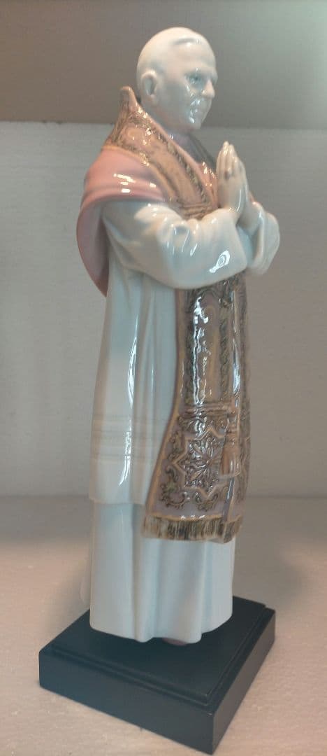 リヤドロ　lladro 教皇　ベネディクト16世