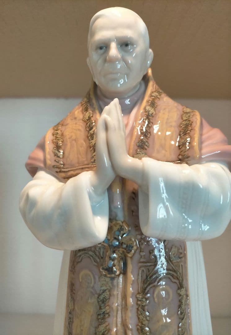 リヤドロ　lladro 教皇　ベネディクト16世