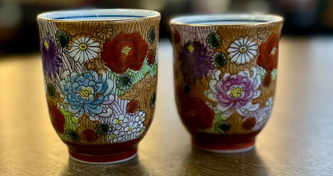 【再値下げ】新品　九谷焼　花結　茶碗大小　湯呑大小　４点セット　睦揃　金彩　豪華