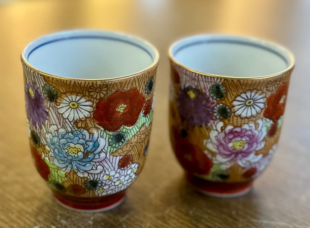 【再値下げ】新品　九谷焼　花結　茶碗大小　湯呑大小　４点セット　睦揃　金彩　豪華