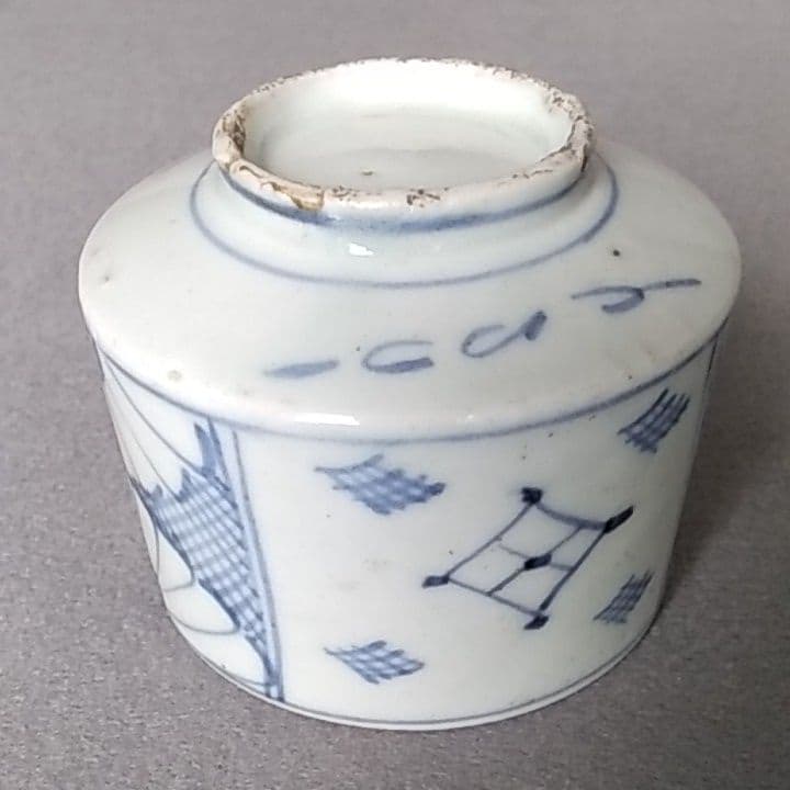 古伊万里菊に菱井桁文半筒型蕎麦猪口　古伊万里蕎麦猪口　古伊万里半筒型蕎麦猪口