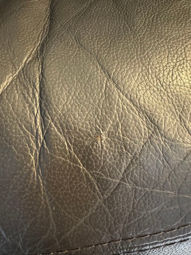 リクライニング機能付きブラックレザーソファ