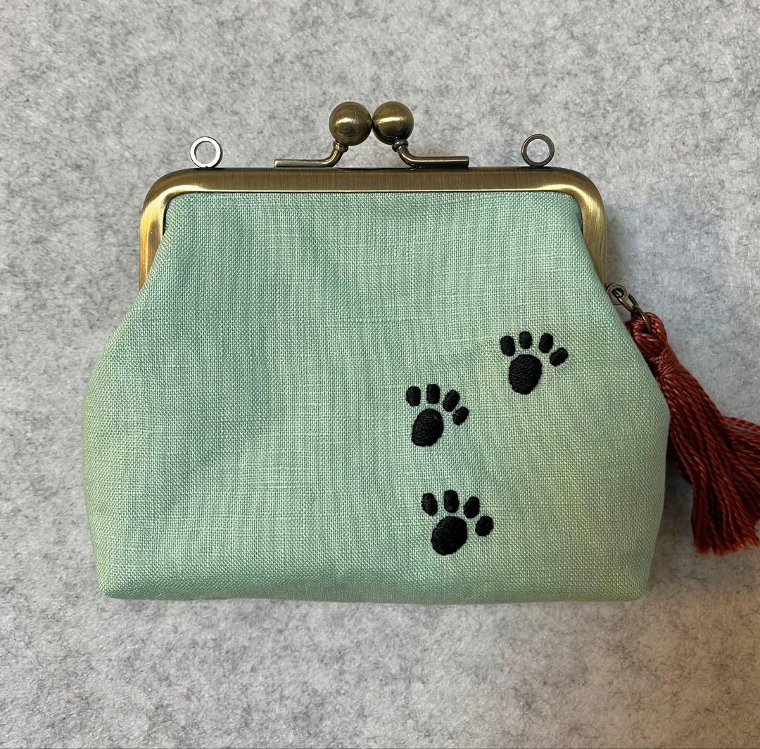 ハンドメイド　手刺繍　がま口ポーチ☆ さくらんぼです