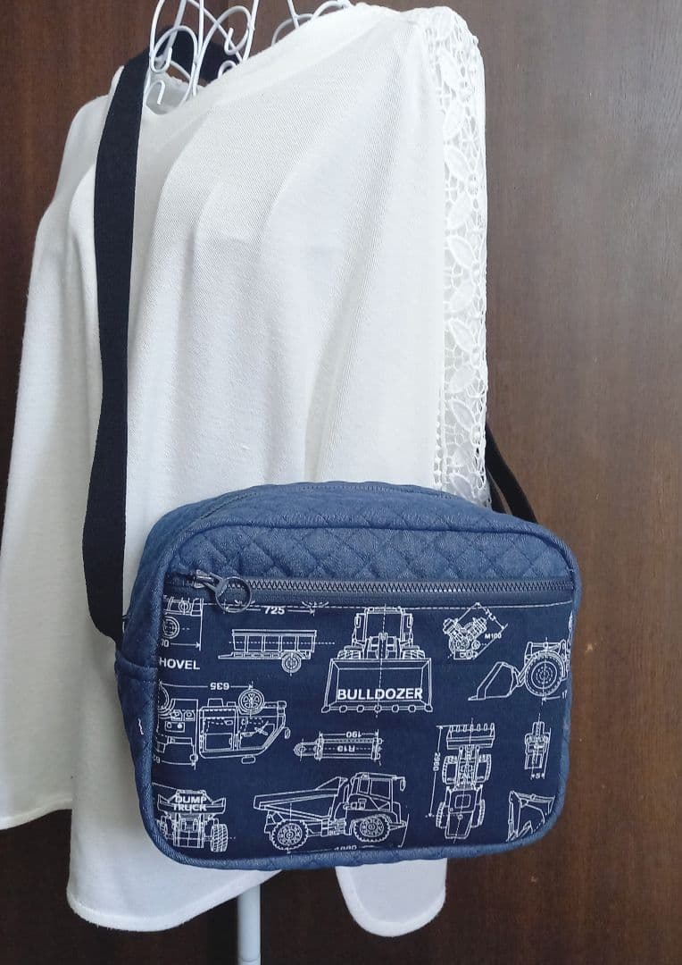 手作り☆保冷保温☆通園ショルダーバッグ☆Mサイズ☆モノトーン車&キルティング