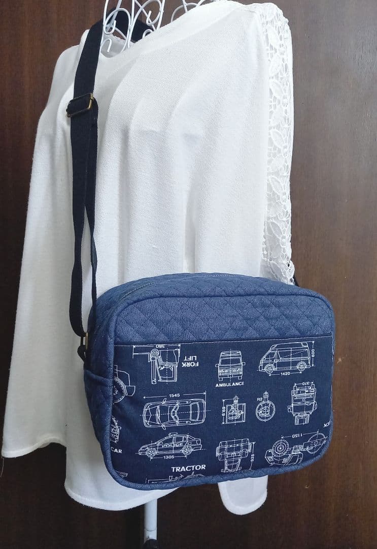 手作り☆保冷保温☆通園ショルダーバッグ☆Mサイズ☆モノトーン車&キルティング