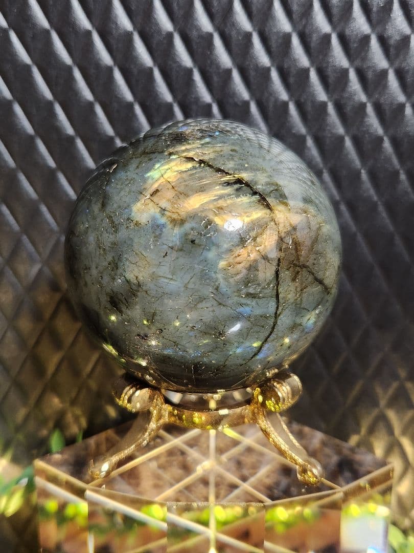 黄金の獅子✨美麗✨ラブラドライト丸玉 金色スタンド付き