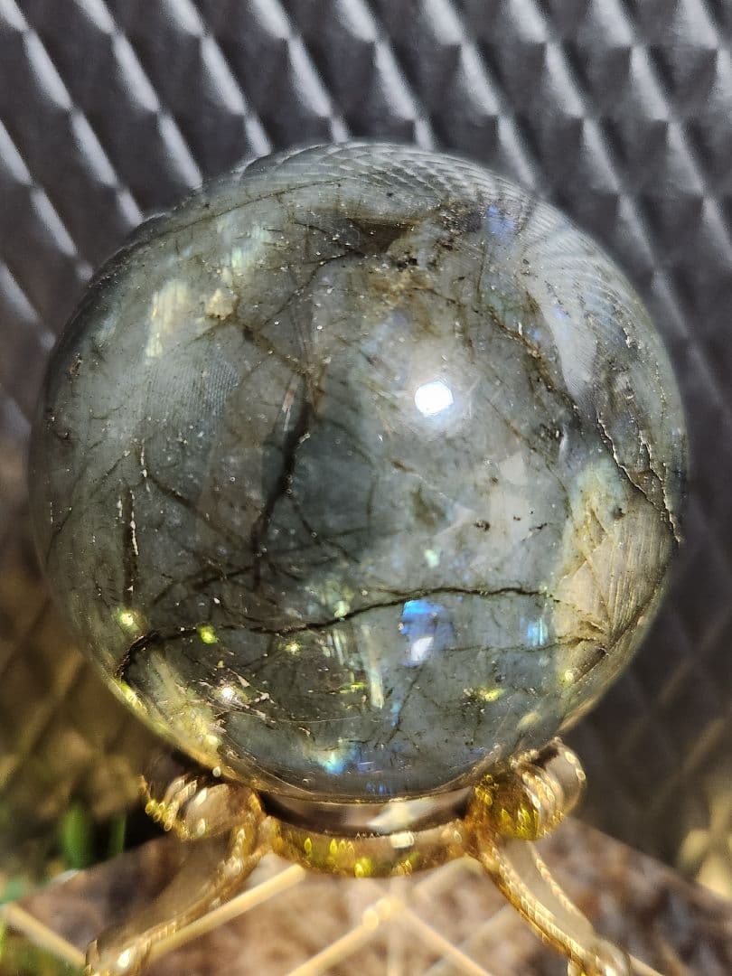 黄金の獅子✨美麗✨ラブラドライト丸玉 金色スタンド付き