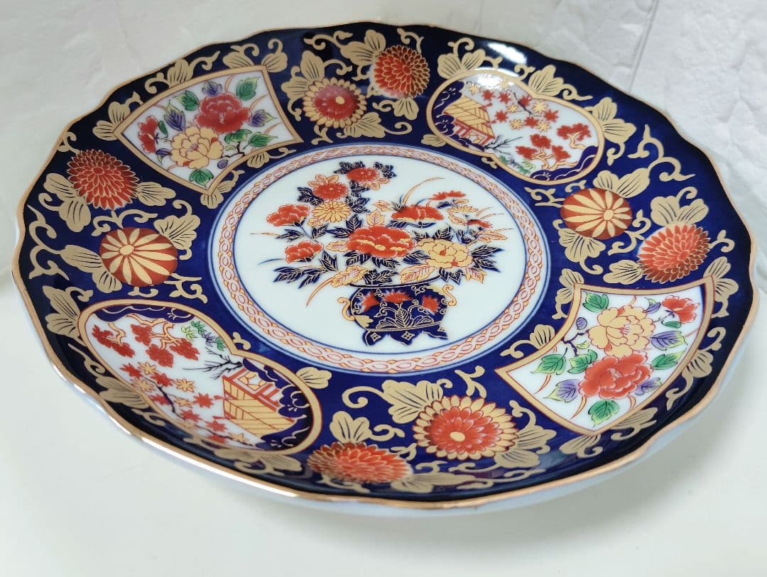 ◎専用　有田焼　永祥窯　金彩古伊万里花文様　輪花　和皿　4枚とおまけのお皿　1枚