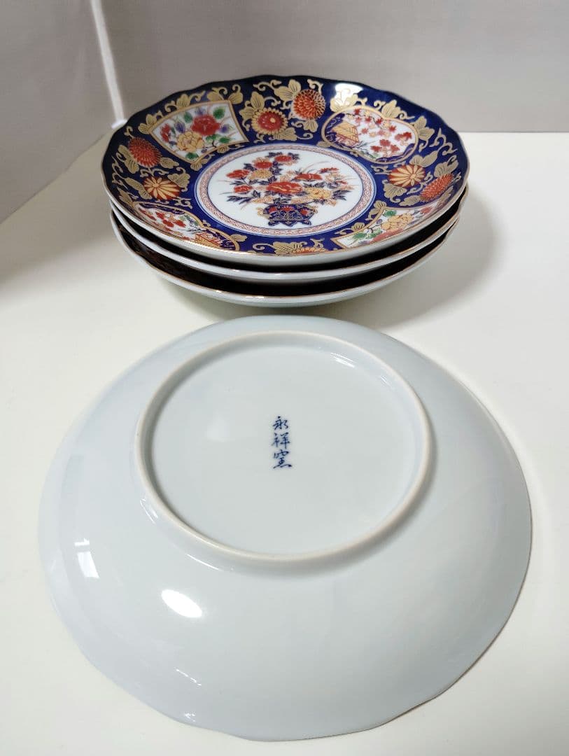 ◎専用　有田焼　永祥窯　金彩古伊万里花文様　輪花　和皿　4枚とおまけのお皿　1枚