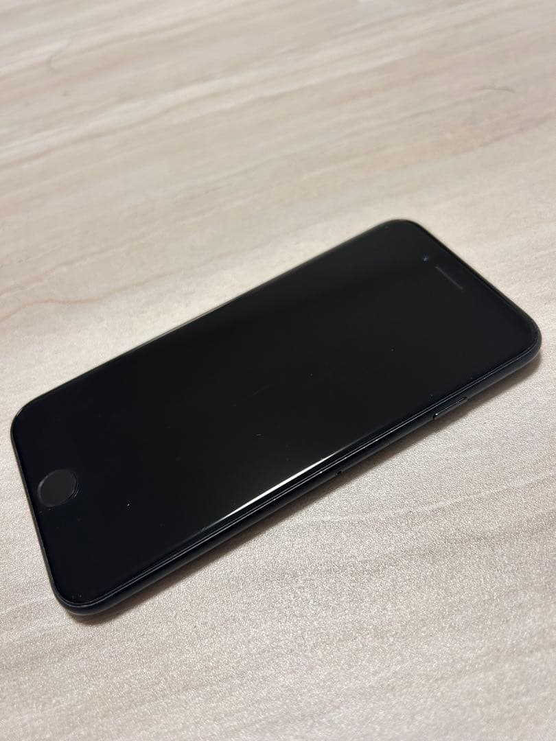 iPhonese 第3世代ブラック64GB　値引き中