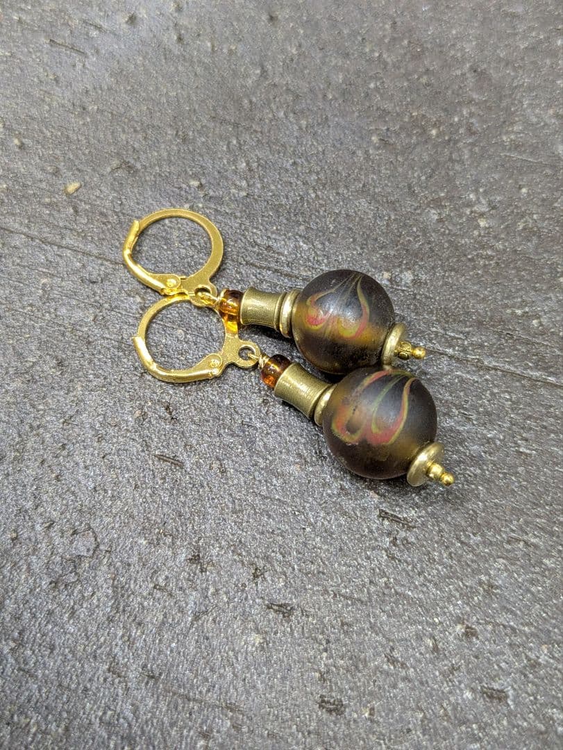 アンティークビーズと ヴィンテージブラス（真鍮）のピアス。