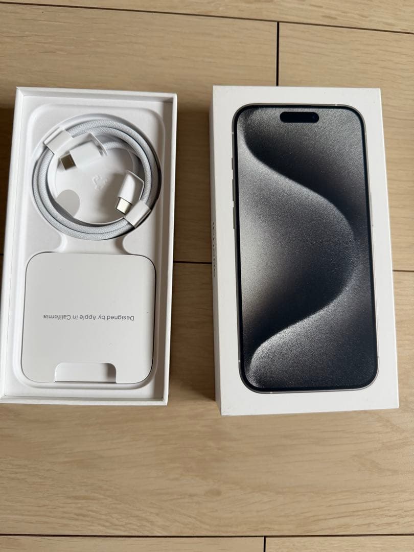 iPhone 15 Proホワイトチタニウム 256GB