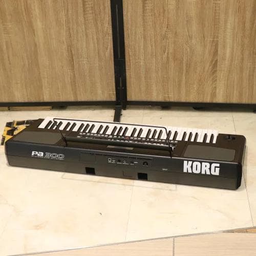 KORG PA300 61鍵電子ピアノ