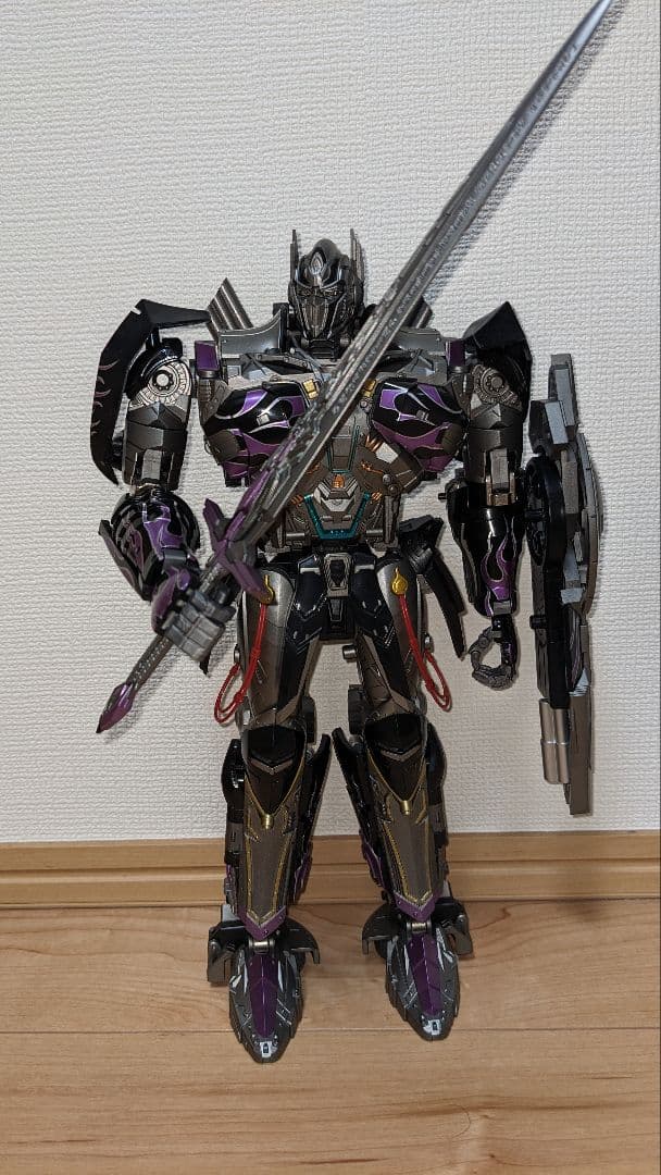 非正規トランスフォーマー　オプティマスっぽい人