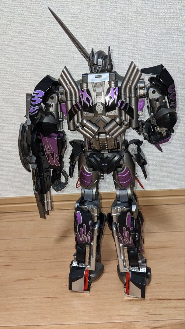 非正規トランスフォーマー　オプティマスっぽい人