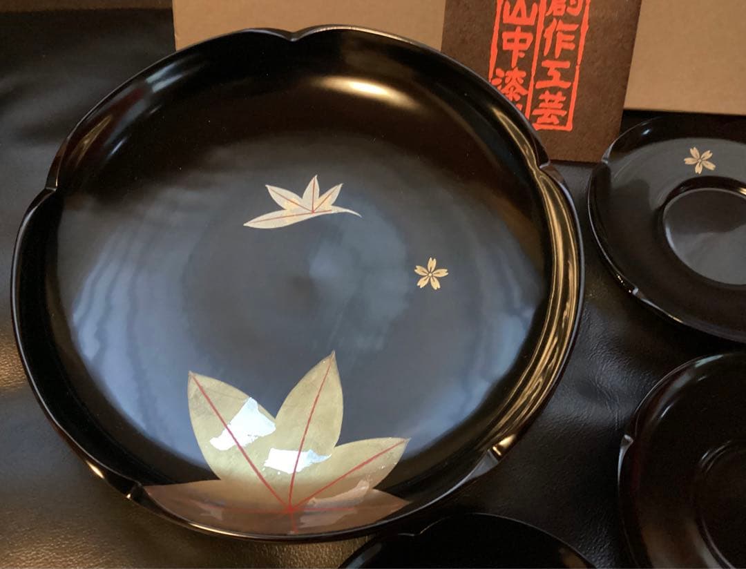 山中塗　山中漆器　漆塗り 天然木　木製　金蒔絵　盛鉢　菓子鉢&茶托５枚　未使用