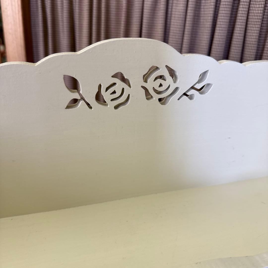 ホワイト木製3段棚　薔薇カッティング　マニーイマン好きに