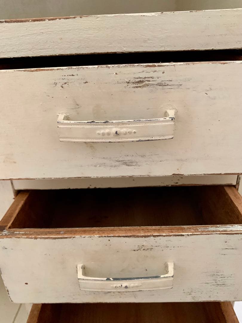 日本の古いアイボリーの水屋キャビネット　水屋　食器棚　アンティーク　昭和レトロ