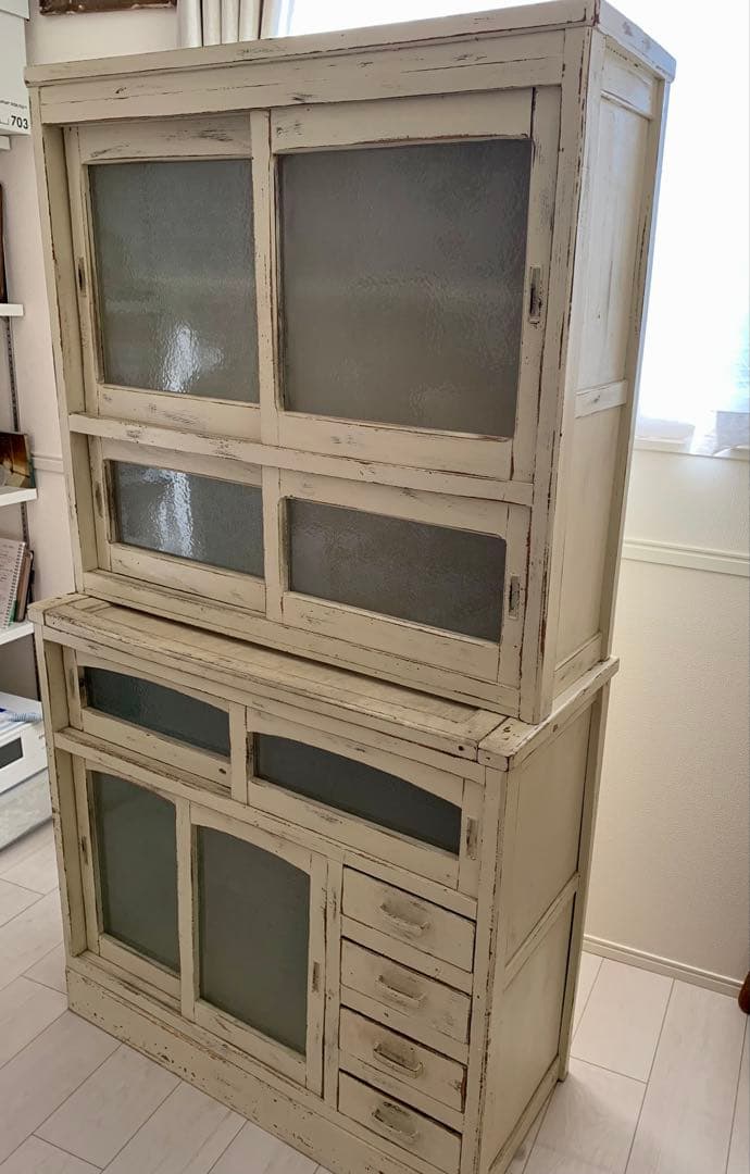 日本の古いアイボリーの水屋キャビネット　水屋　食器棚　アンティーク　昭和レトロ