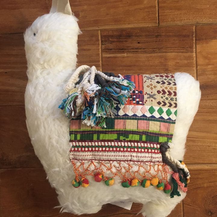 クッション・座布団 UrbanOutfitters Furry Llama Pillow