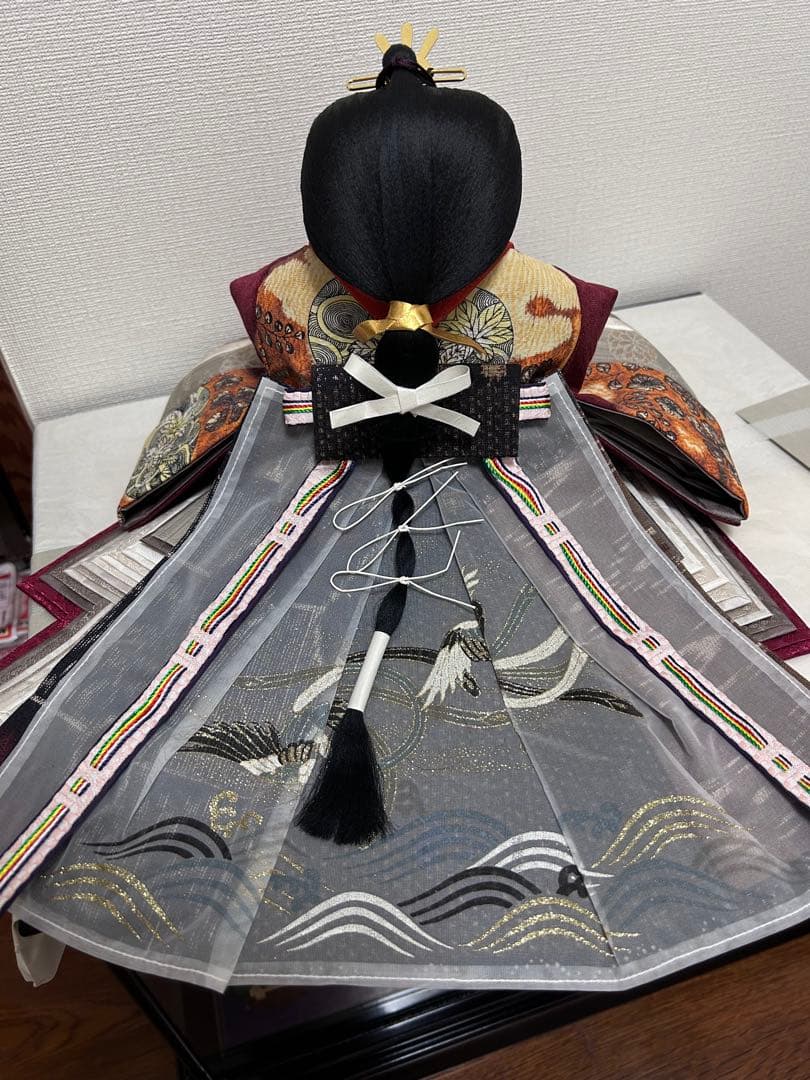 伝統的な雛人形 赤