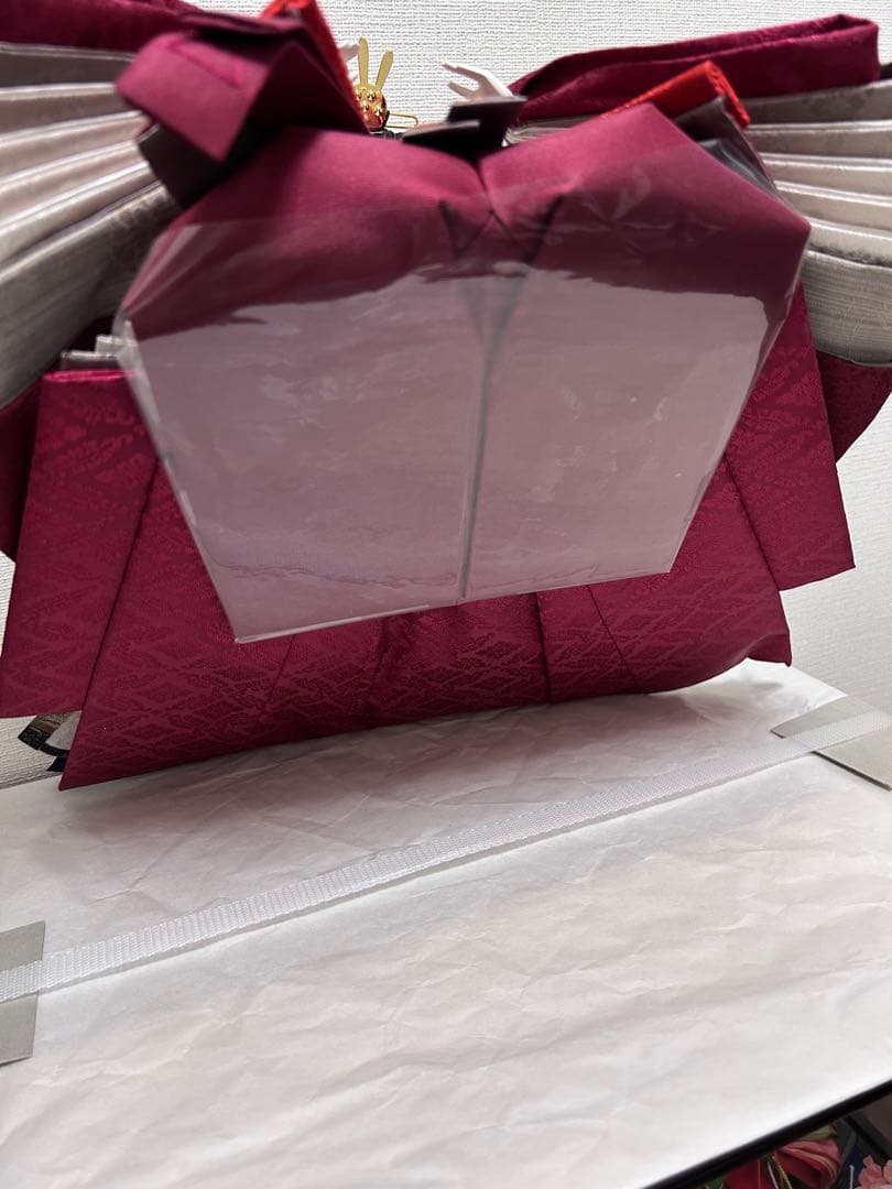 伝統的な雛人形 赤