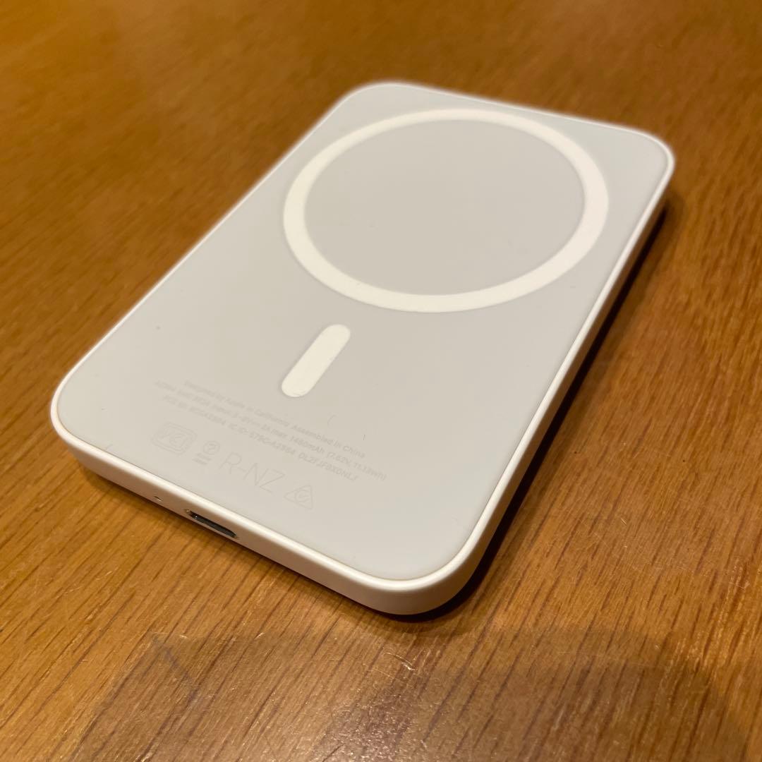 Apple MagSafeバッテリーパック充電器 A2384