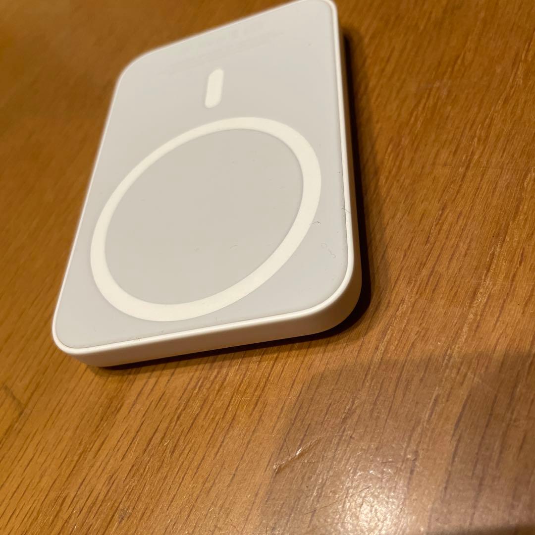 Apple MagSafeバッテリーパック充電器 A2384
