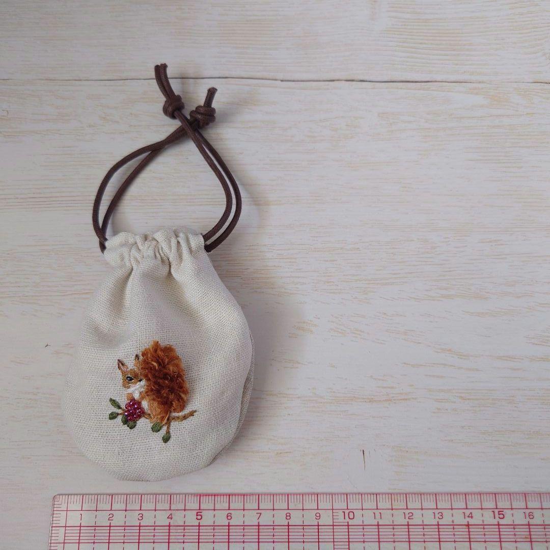 ちっちゃな巾着サシェ/詰替えタイプ【りす君と赤い実】