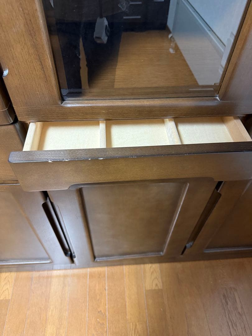 【3/1迄 週末値下げ】食器棚 ダークブラウン／ガラス扉