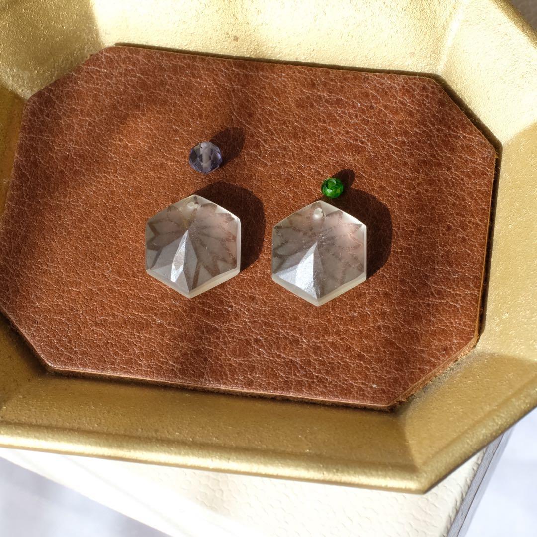 ポメころび ♦︎ロッククリスタルヘキサゴンプレシジョンフープイヤリング