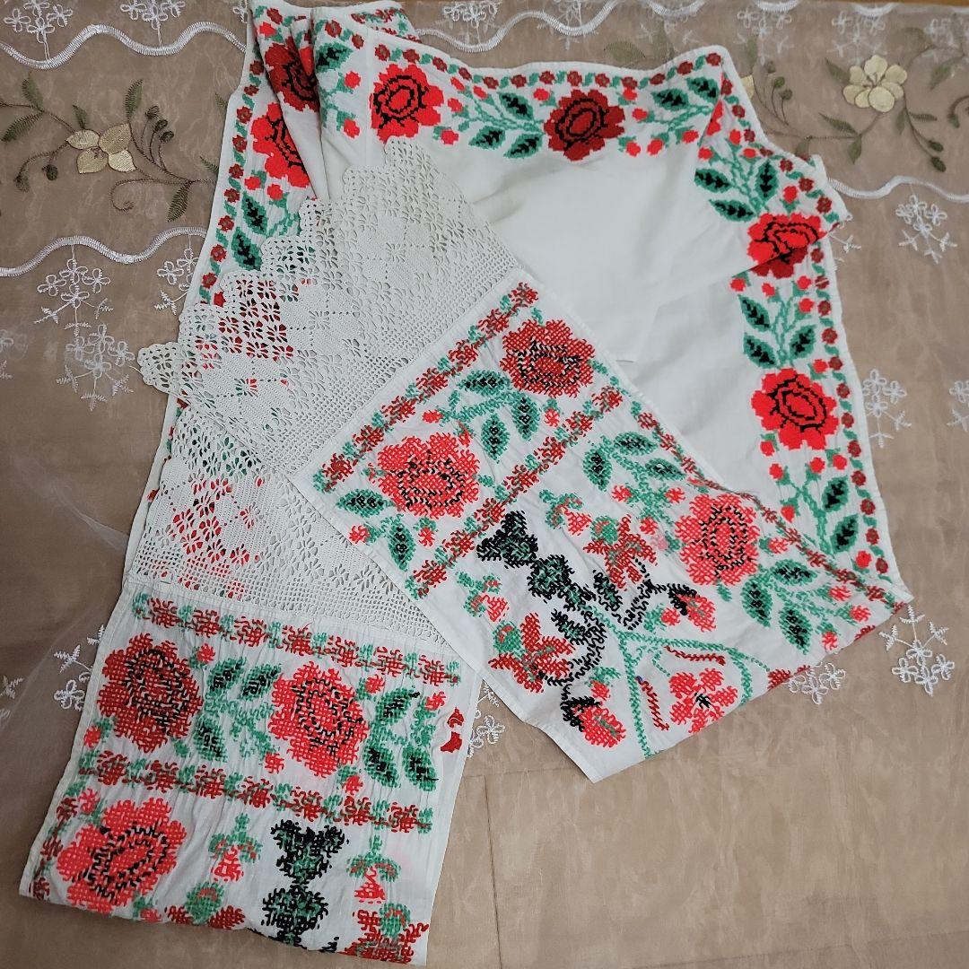 刺繍のタペストリー、テーブルクロス