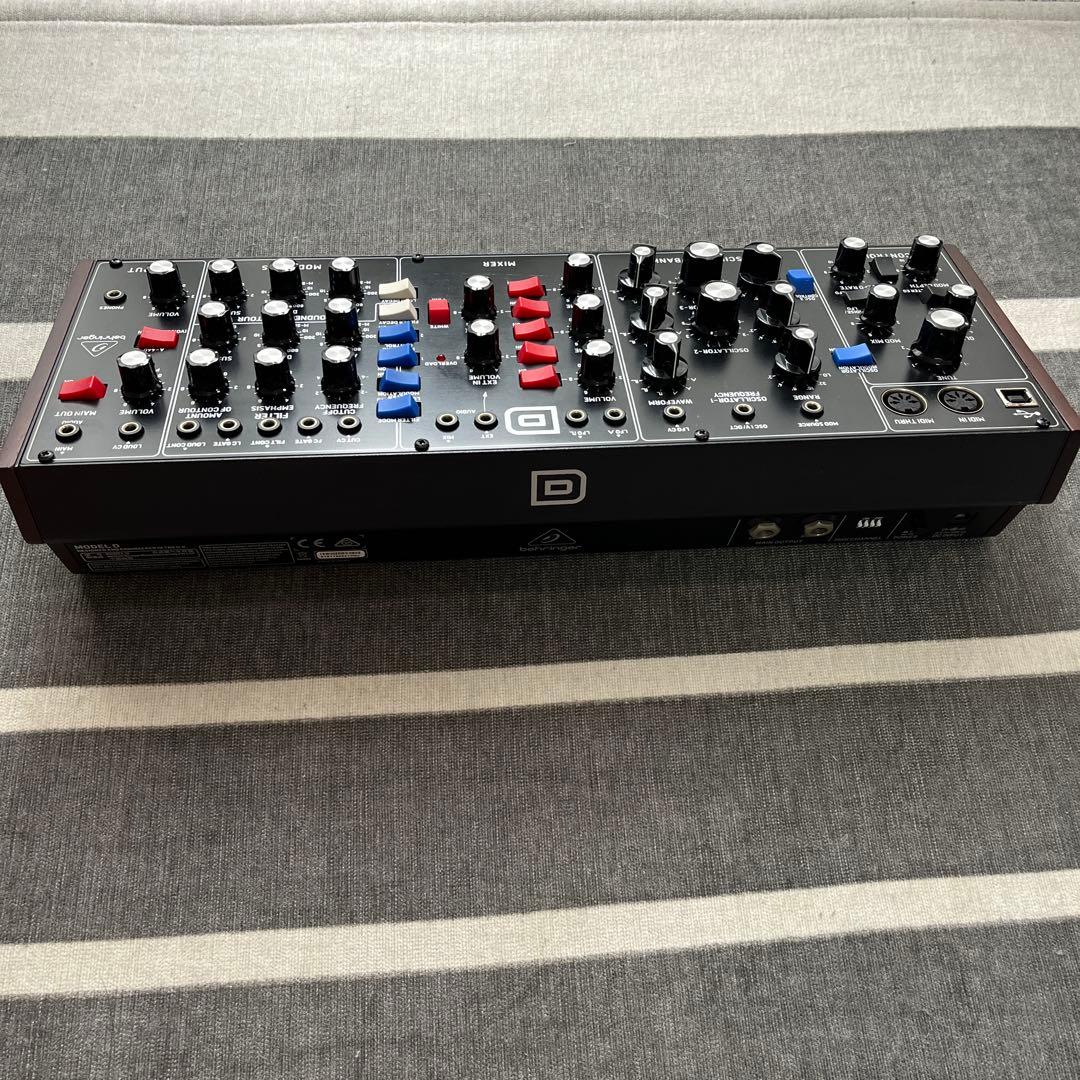 鍵盤楽器 Behringer Model D