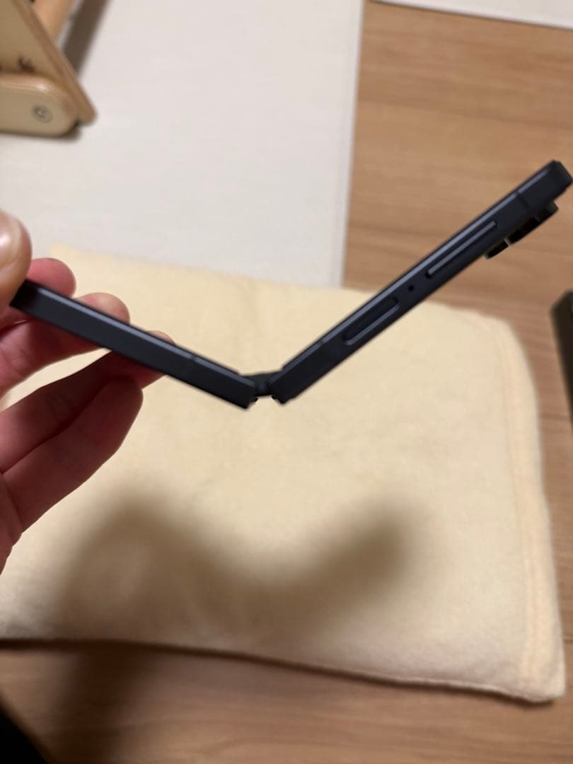 GALAXY Z FLiP 7 256㎇　と　GALAXY fit 3