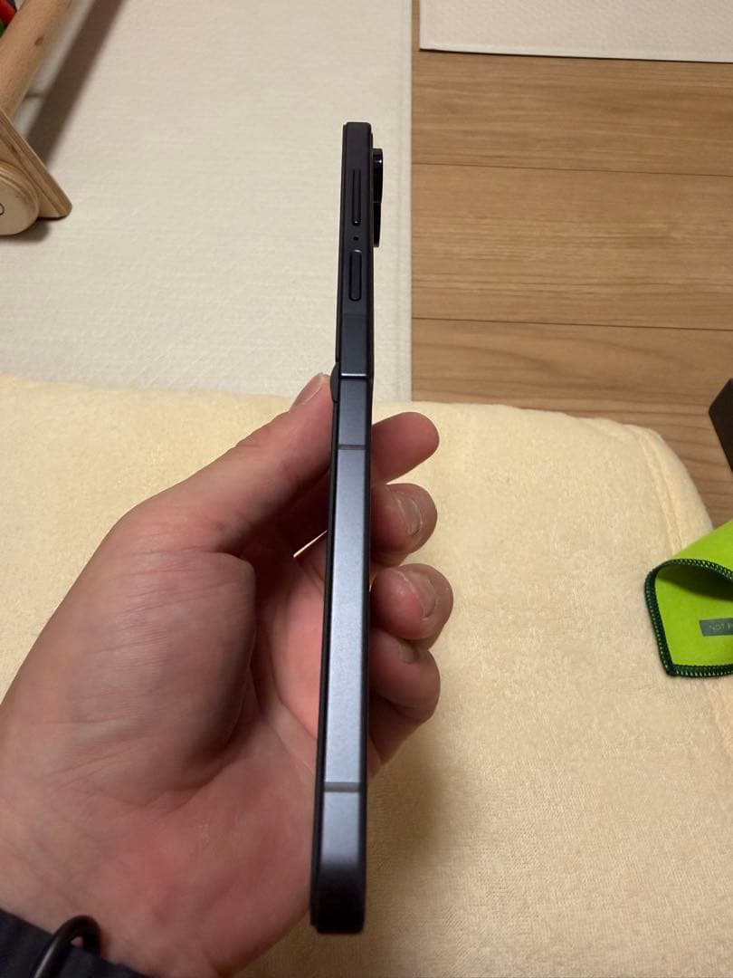 GALAXY Z FLiP 7 256㎇　と　GALAXY fit 3