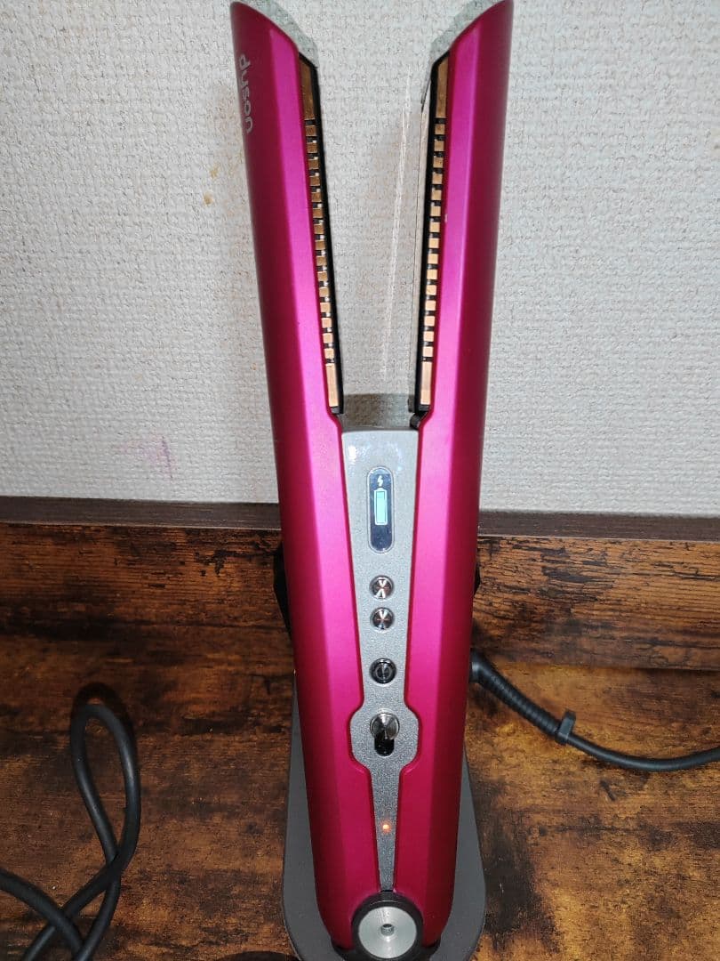 スリムデザイン ストレートヘアアイロン 210℃