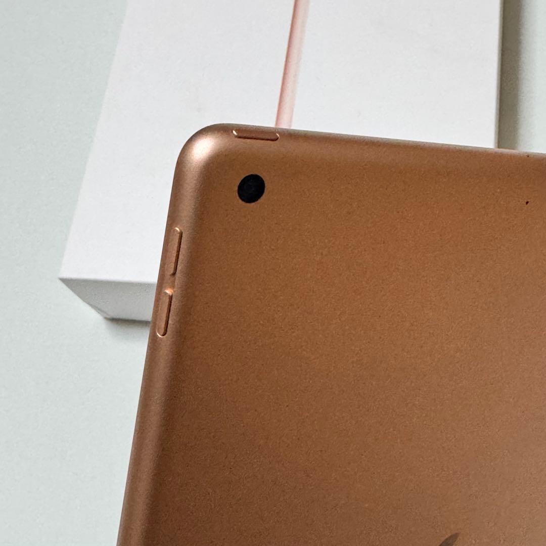 iPad 第８世代　ゴールド Wi-Fiモデル　32GB Apple