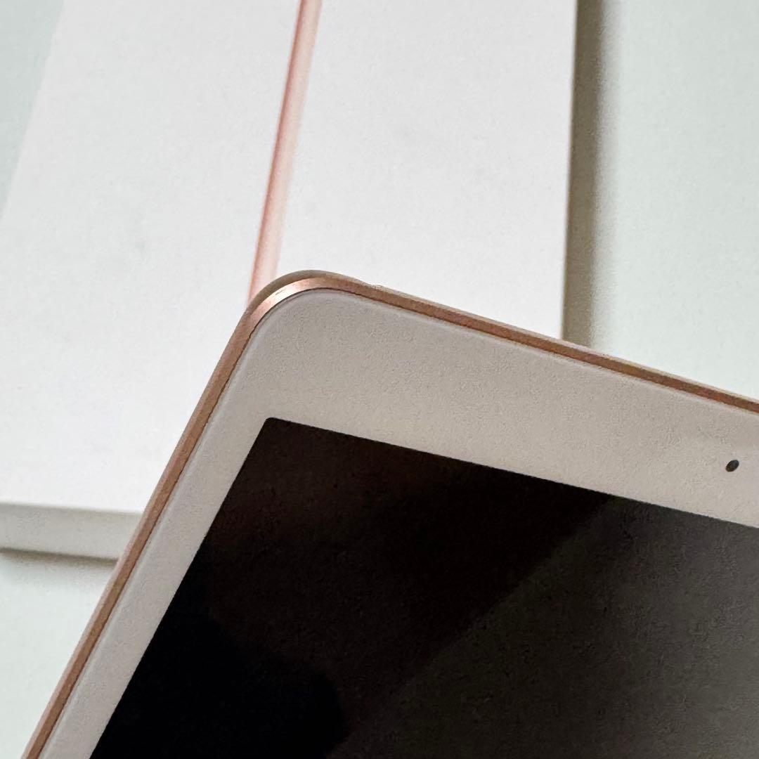 iPad 第８世代　ゴールド Wi-Fiモデル　32GB Apple
